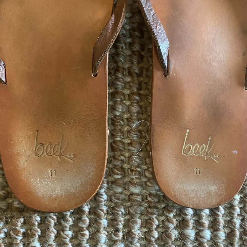 Beek Shorebird leather tan flip flop thong size 11 - Picture 4 of 4